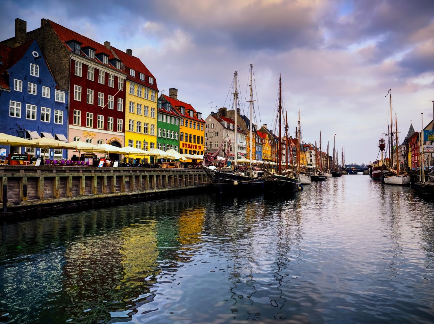 Os investimentos em mobilidade e redução das emissões de carbono fazem com que Copenhague seja uma presença constante nas listas de melhores cidades do mundo. Foto Jim Nix / Robert Harding Premium 