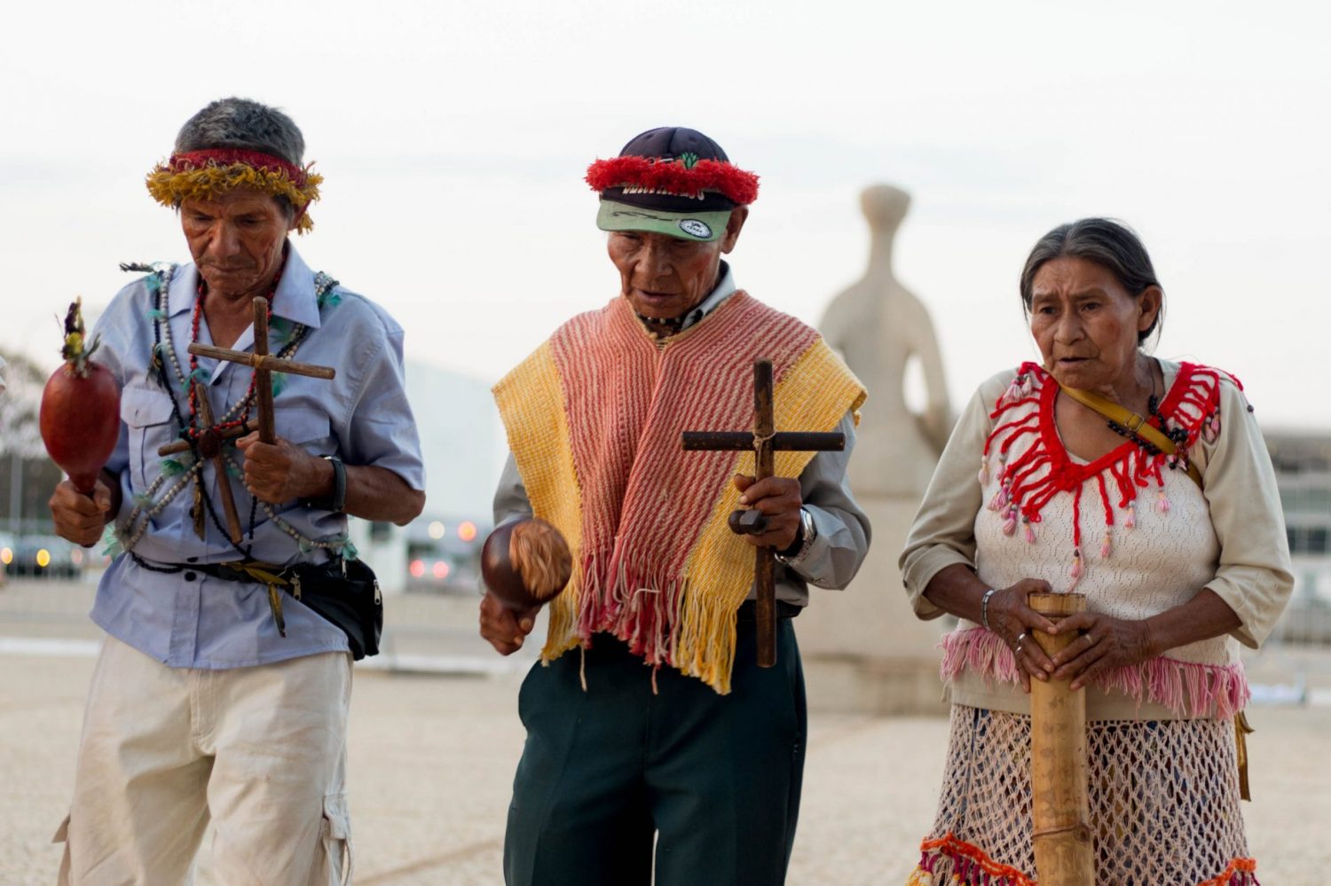 Protesto indigena em frente ao STF. Foto de Tiago Miotto/Cimi