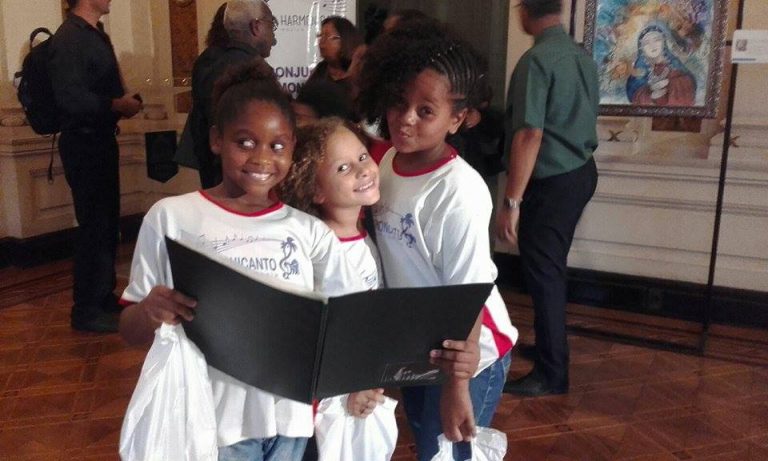 Jovens da ONG Harmonicanto. Foto de Divulgação