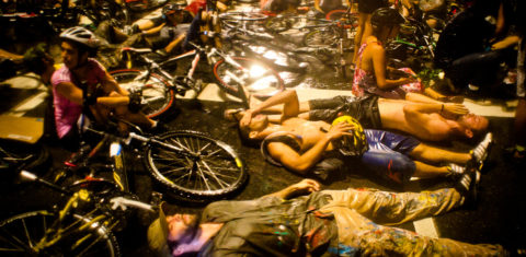 Manifestantes protestam contra a morte de uma ciclista na Avenida Paulista