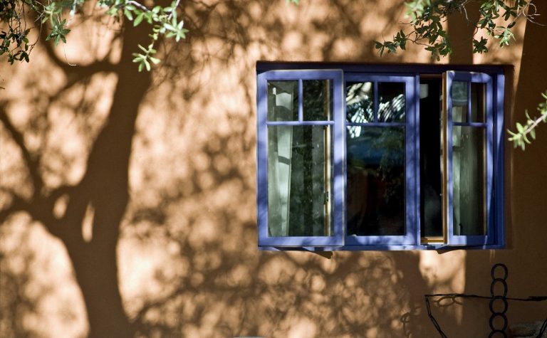 Leis condenando o bloqueio à luz do sol existem desde a Roma antiga, mas raramente são cumpridas