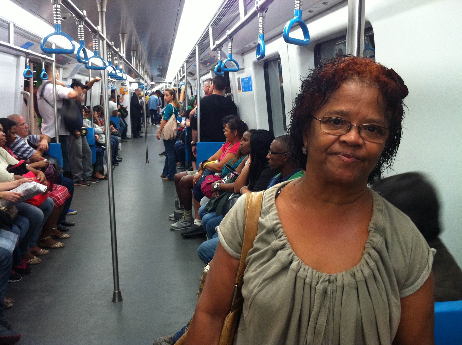 Três vezes por semana, Sonia Maria do Nascimento faz o percurso contrário para tentar um lugar mais confortável na linha 2 do Metrô. Ela sai de casa 3h30 da manhã
