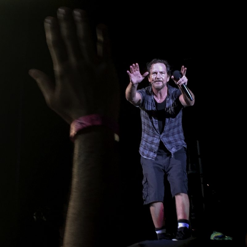 "A hora em que Eddie (Eddie Vedder, vocalista do Pearl Jam) olhou pra mim. E eu estava com o ingresso limpo"