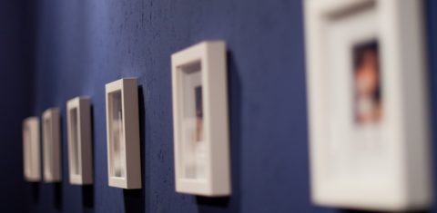 Em vinte anos de furadeira, 15 minutos de uso: um parafuso, dois quadros e um varal
