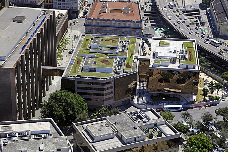 O teto verde do Fórum, no Centro do Rio, é um dos exemplos da preocupação do TJ com o meio ambiente