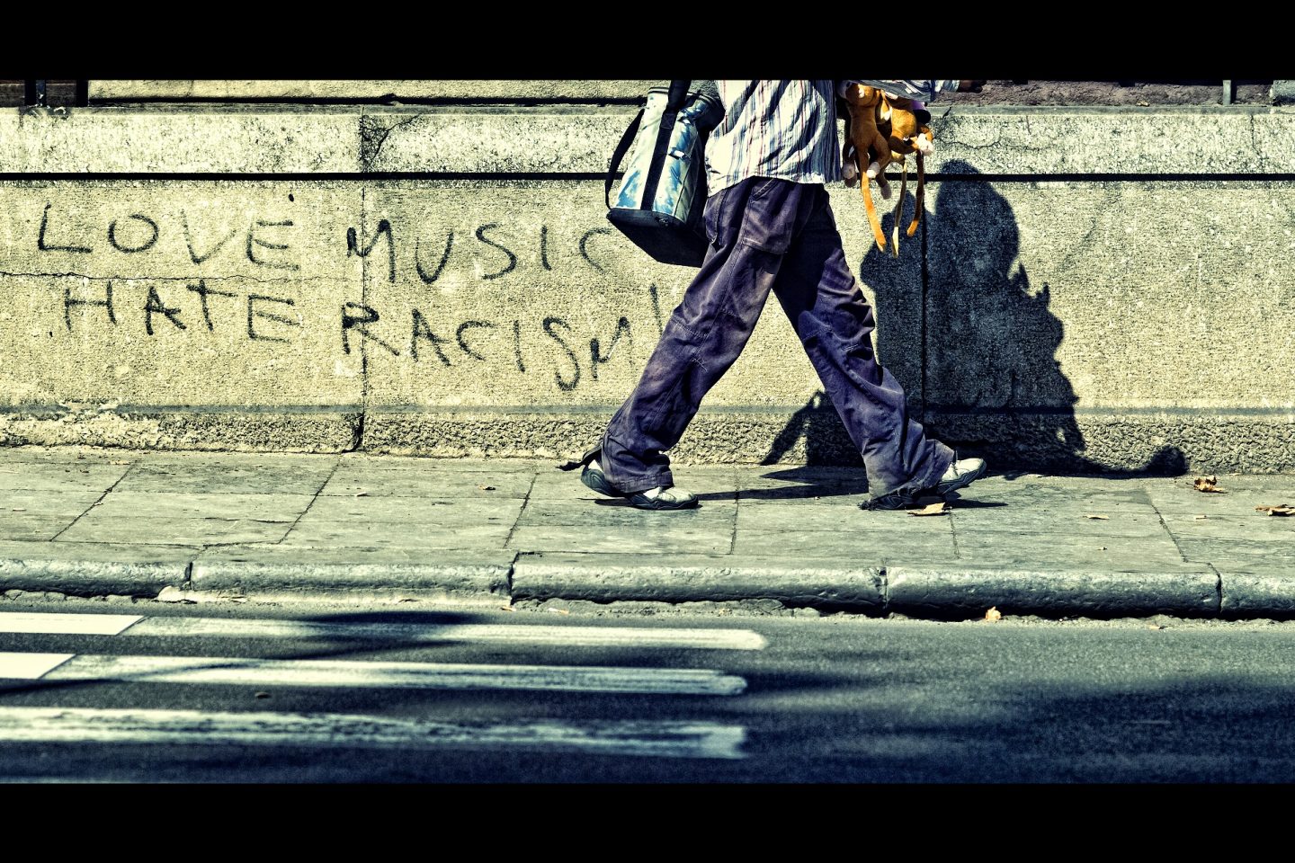 Pesquisa Mensal de Emprego (PME), que investiga todo mês o mercado de trabalho nas seis maiores regiões metropolitanas do país, mostra que o abismo ainda é maior para os negros. Mulheres pretas e pardas não ganham nem metade da renda dos homens brancos. Foto Luca Savettiere