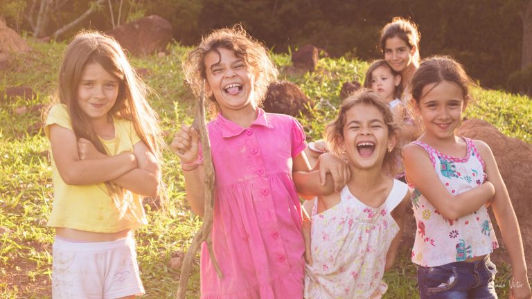 Os resultados de pesquisas sobre índice de felicidade comprovam que a mera acumulação de bens não traz bem estar