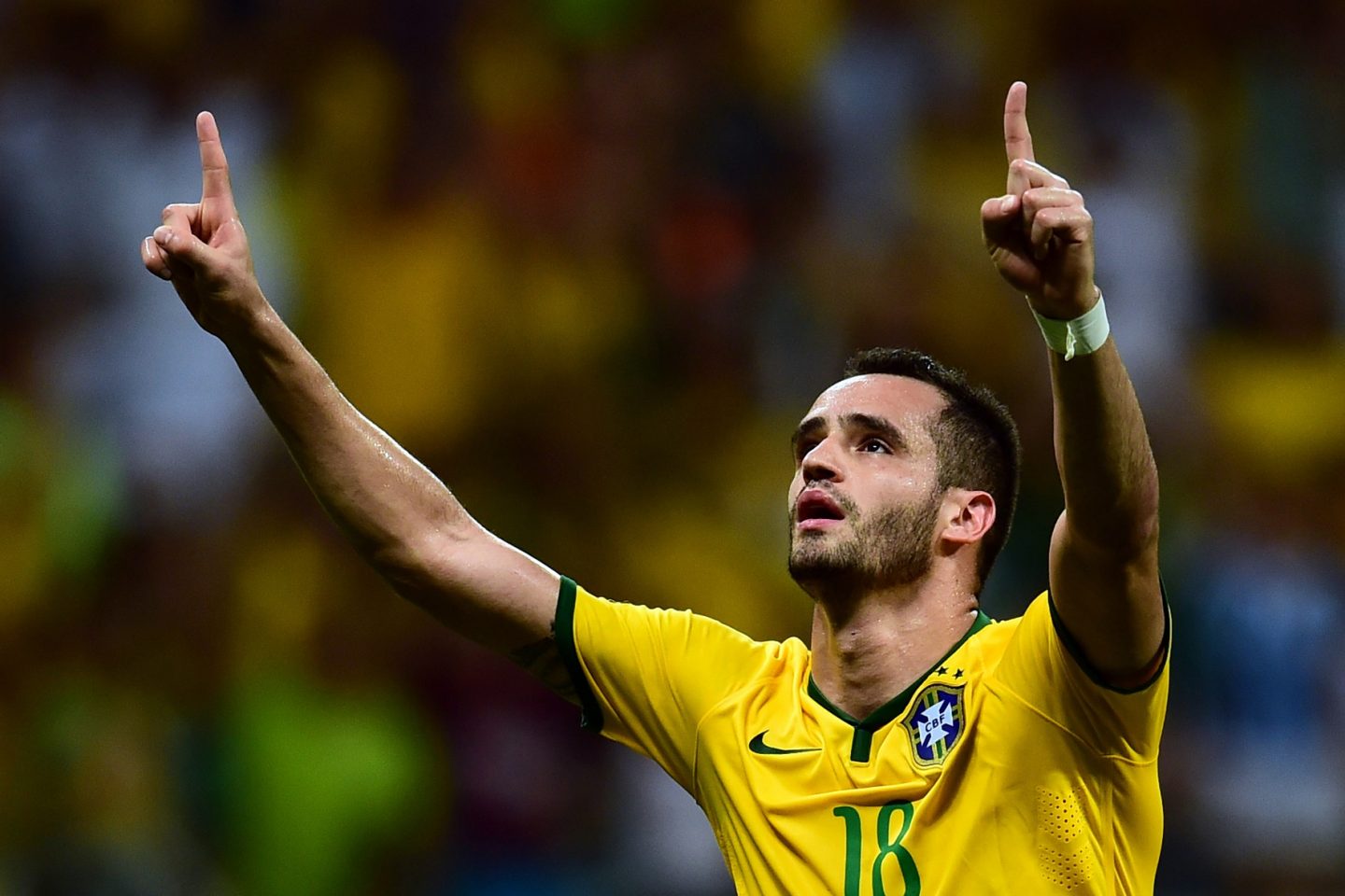 Melhor jogador do último Campeonato Brasileiro, Renato Augusto foi um dos primeiros a aceitar o convite dos chineses: "Não fui eu que escolhi a China, foi a China que me escolheu”