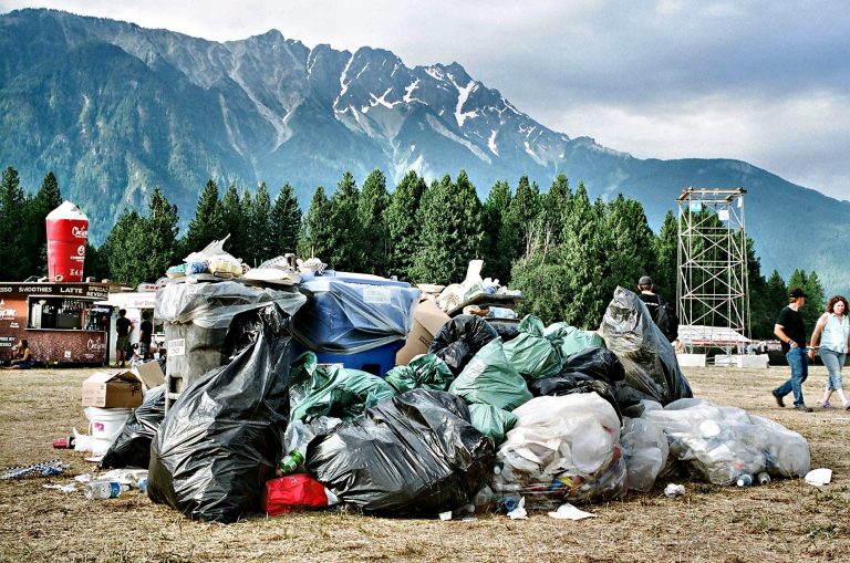 Apenas nos Estados Unidos, o consumo de garrafas plásticas é de 2,5 milhões a cada trinta minutos