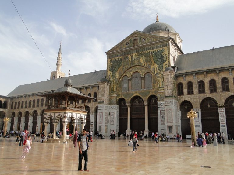 Mesquita de Aleppo antes do bombardeio