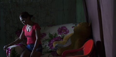 Antônia Nascimento Neves, 34 anos, vive com os 3 filhos e a nora, na localidade conhecida como Aparecida, no bairro Brasília, em Altamira