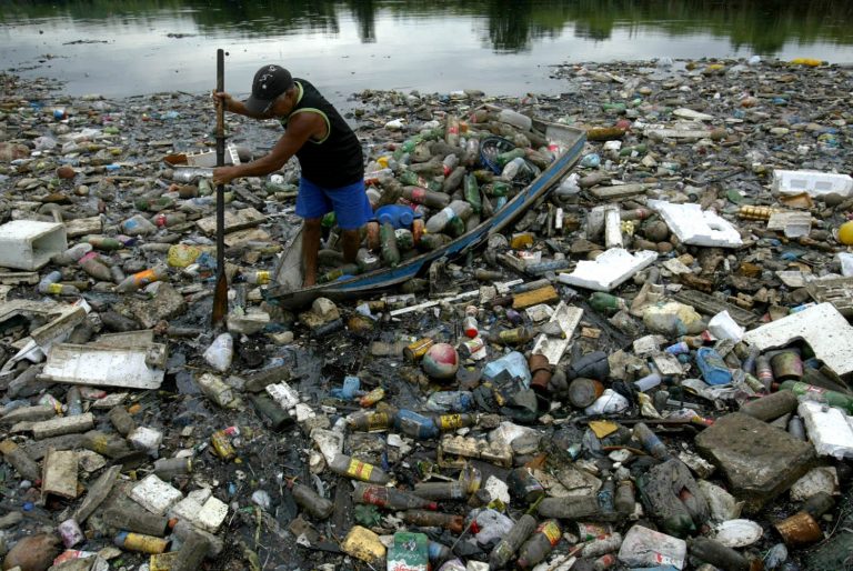 Doenças "antigas" como diarreias, hepatite A, verminoses, esquistossomose, leptospirose e dermatites, ganharam a companhia de surtos provocados pelo mosquito