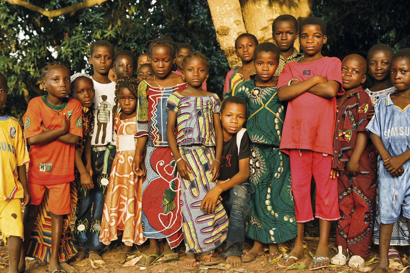 Crianças posam para a foto durante uma cerimônia de casamento em Burkina Faso