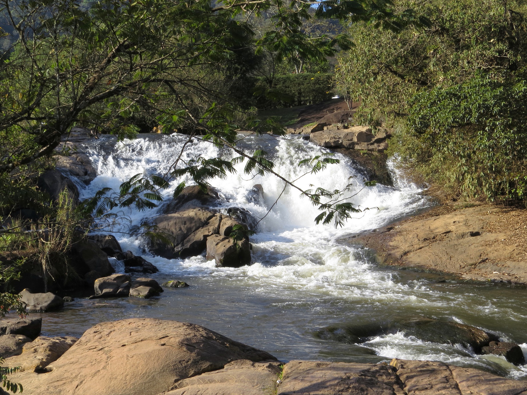 Parque Municipal Cachoeira do Salto, em Extrema, Minas Gerais. O programa Produtor de Águas tem dado tão certo na região que a qualidade da água supera as exigências da OMS