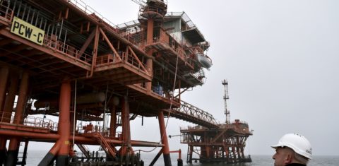 Em 2010, a então ministra do Ambiente Stefania Prestigiacomo, proibiu atividades petrolíferas na costa do país, aumentando o limite de interdição de 5 milhas para 12 milhas. O decreto, porém, foi cancelado dois anos mais tarde