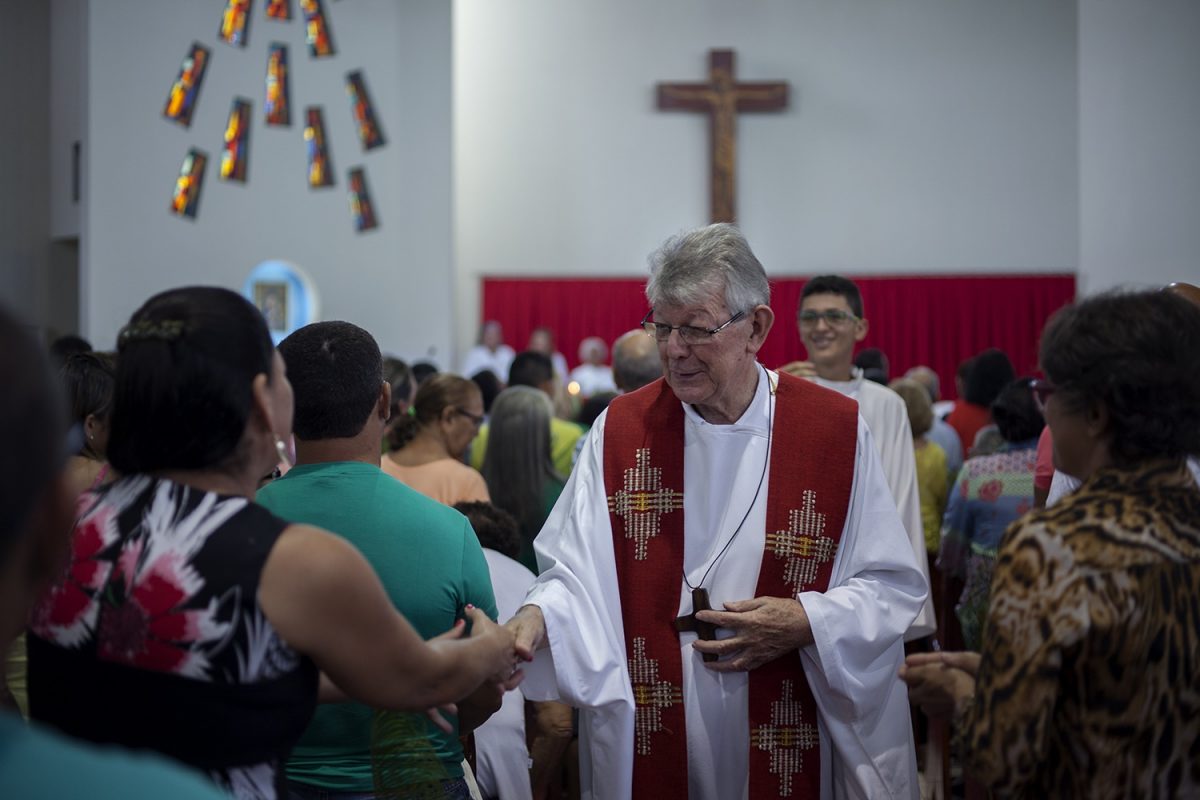 Dom Erwin Krautler, 76 anos, bispo austríaco naturalizado brasileiro, celebra a missa de Domingo de Ramos. Ele deixa a Prelazia do Xingu amanhã