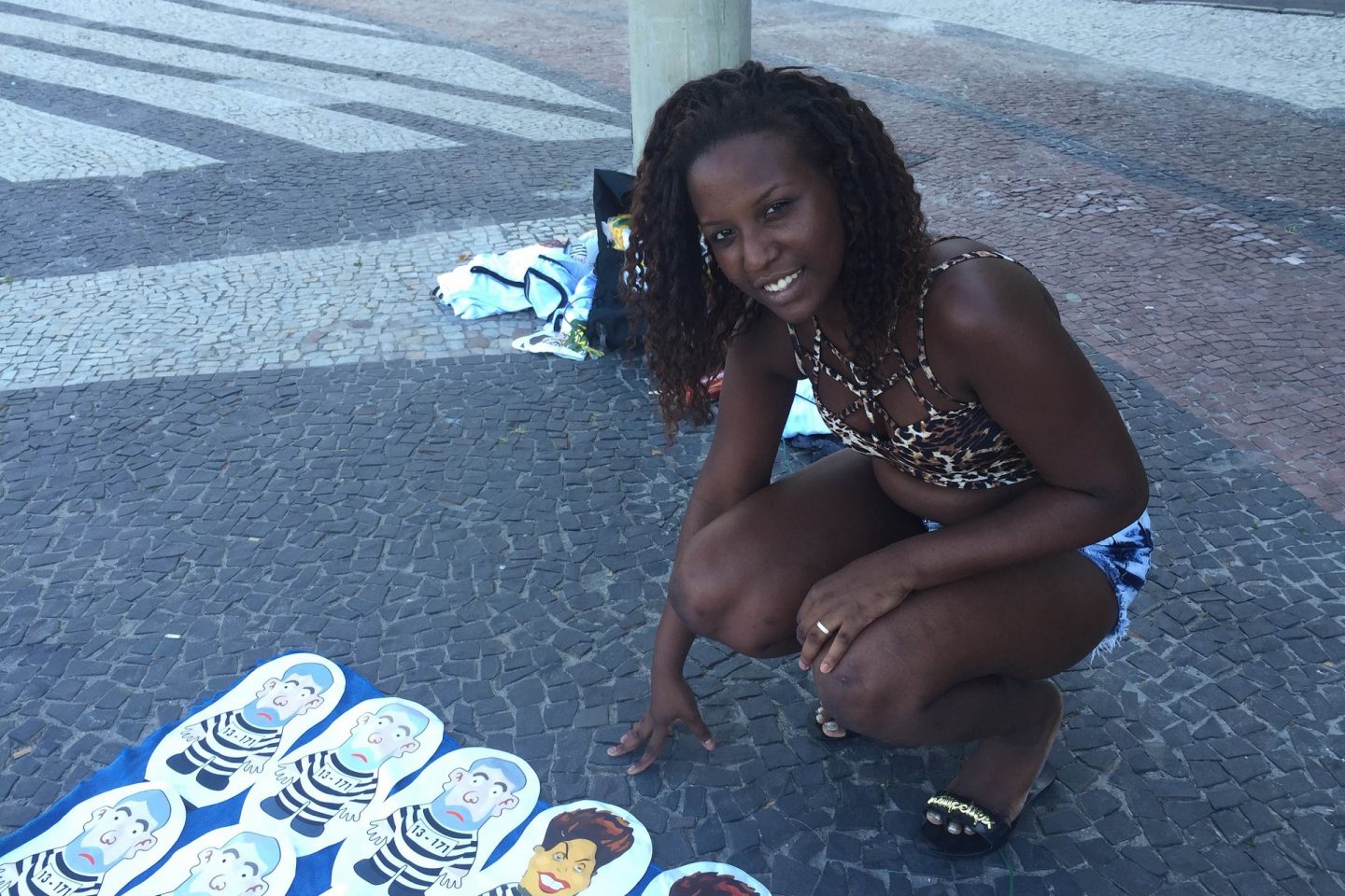 Pamela Santos Gomes, 20 anos, moradora de Duque de Caxias, mãe de um menino de 2 e ambulante há 5 anos, desde que terminou o ensino médio