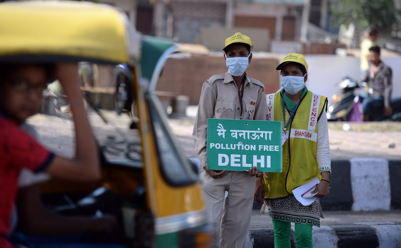 Manifestantes protestam contra a poluição em Nova Délhi, na Índia, uma das cidades mais poluídas do mundo