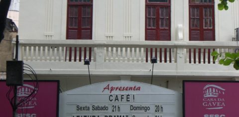 A Casa já foi equipada com biblioteca, roteiroteca, estúdio de som, ilhas de edição de video, videoteca e banco de textos de teatro