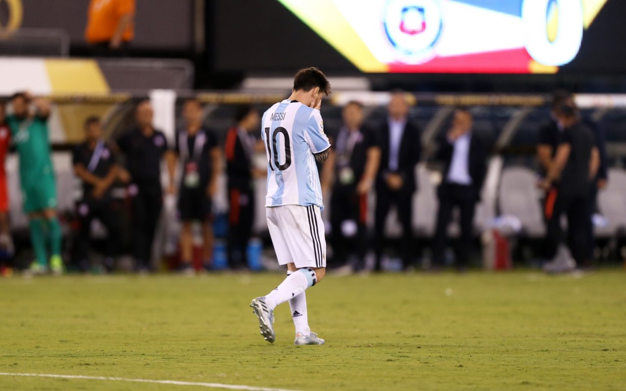 Messi chora após perder o penalti na final da Copa America