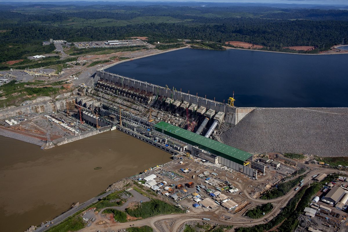 Vista aérea da Usina Hidrelétrica de Belo Monte: última grande obra do setor. Foto Marizilda Cruppe