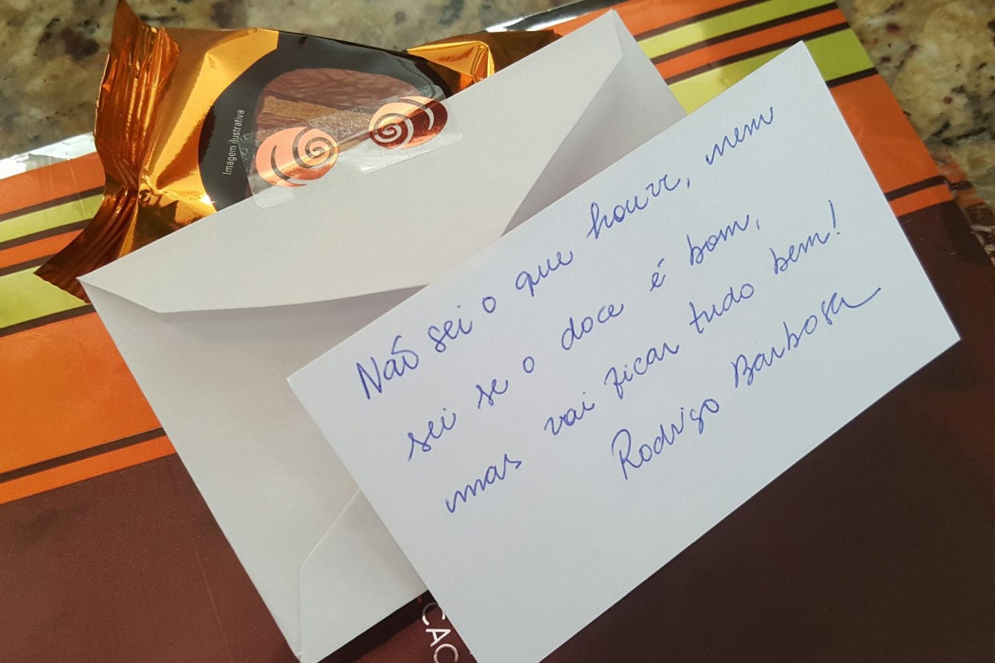 O cartão da papelaria e o bilhete que a menina não leu