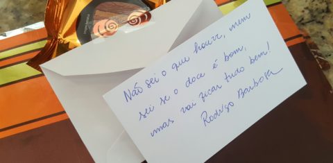 O cartão da papelaria e o bilhete que a menina não leu