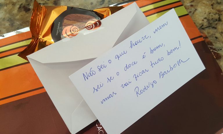 O cartão da papelaria e o bilhete que a menina não leu