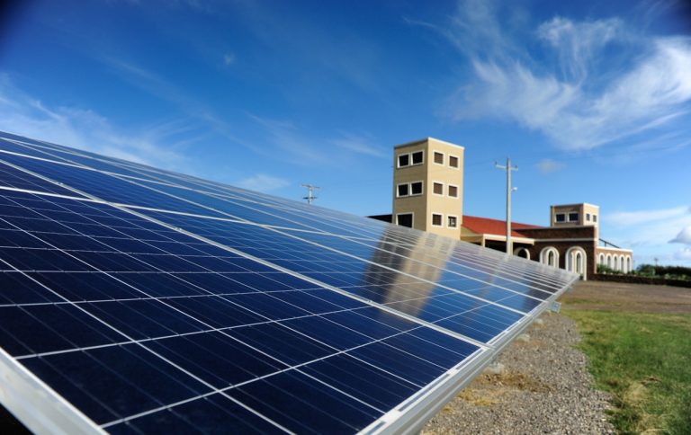 Desde o dia 16 de maio, a Guatambu está com o seu parque solar funcionando. São 600 painéis fotovoltaicos que suprem 100% da demanda energética