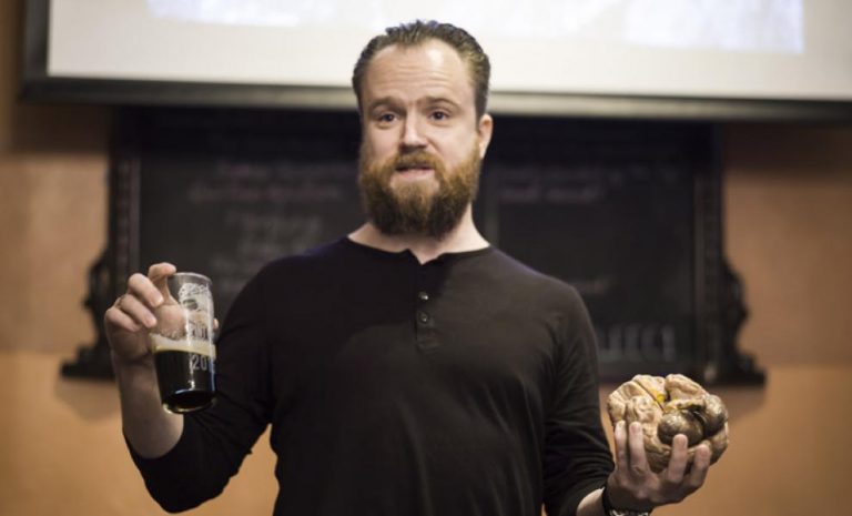 Na Inglaterra, onde tudo começou, Martin O'Neill, da Universidade de Oxford, participa do Pint of Science