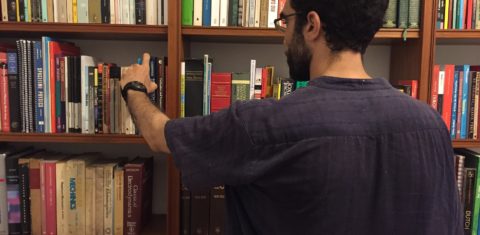 Adlène Hicheur em sua casa no Rio, antes de ser deportado para a França