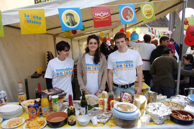 Não foi por acaso que o dia escolhido para comemorar a festa do vizinho seja a última sexta-feira do mês de maio, quando o verão se aproxima