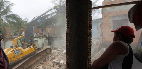 Segundo a prefeitura, 275 famílias da Vila Autódromo tiveram de deixar suas casas para a construção de via de acesso e recuperação ambiental da faixa marginal da Lagoa