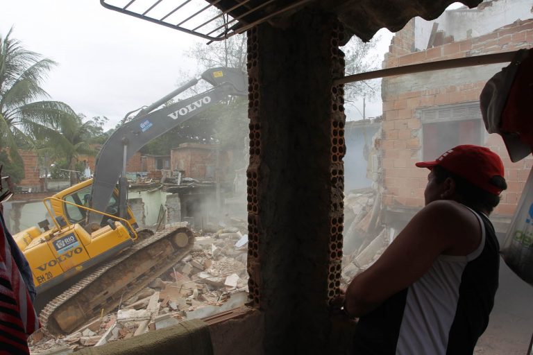 Segundo a prefeitura, 275 famílias da Vila Autódromo tiveram de deixar suas casas para a construção de via de acesso e recuperação ambiental da faixa marginal da Lagoa