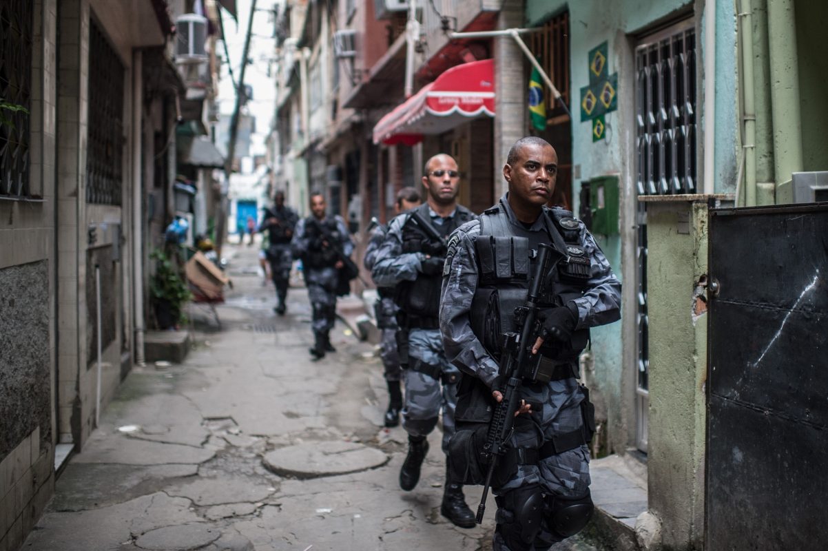 Operação da PM contra o tráfico de drogas na Favela Roquete Pinto, no Complexo da Maré