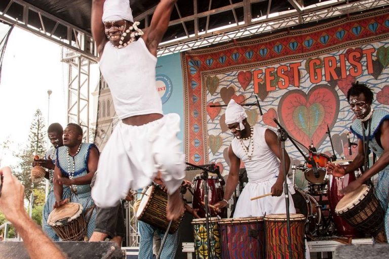 Show de refugiados do Togo, num evento promovido pelo Grupo de Refugiados e Imigrantes Sem Teto (GRIST)