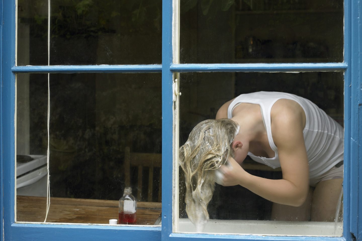 A técnica No Poo se propõe a abolir o shampoo. Em seu lugar entram condicionadores sem substâncias químicas