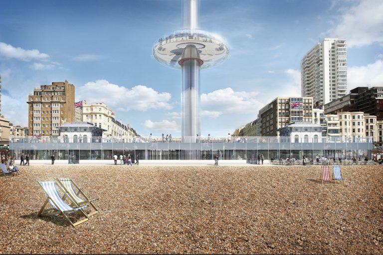 A torre vista da praia de Brighton: críticas e milhóes investidos