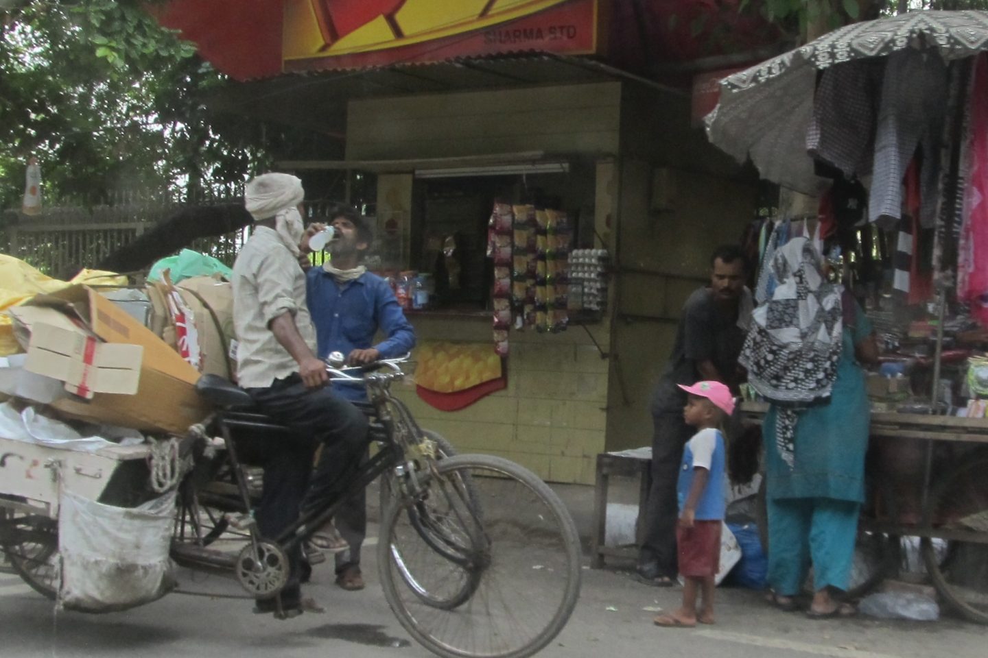 Catador de papel velho, em Delhi