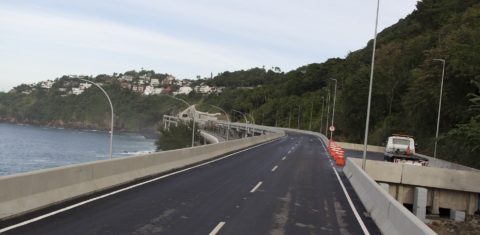 O novo elevado do Joá foi um dos pivôs da polêmica em torno do asfalto na cidade