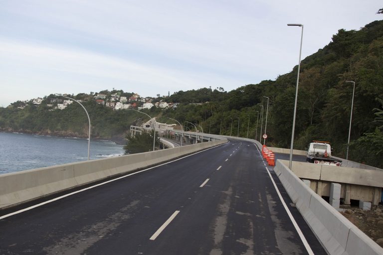 O novo elevado do Joá foi um dos pivôs da polêmica em torno do asfalto na cidade