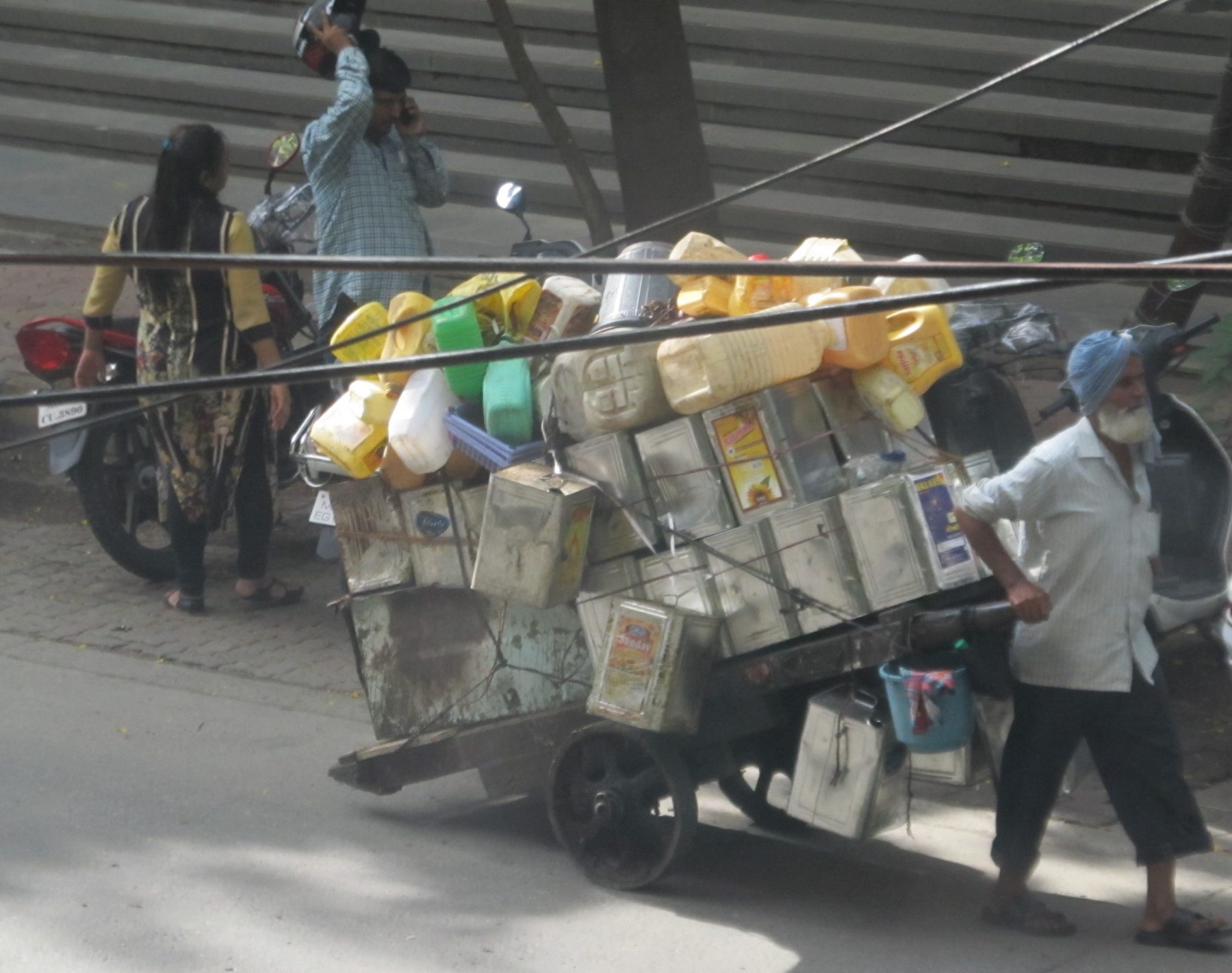 Kabadiwallah (catador de plástico velho), em Mumbai 
