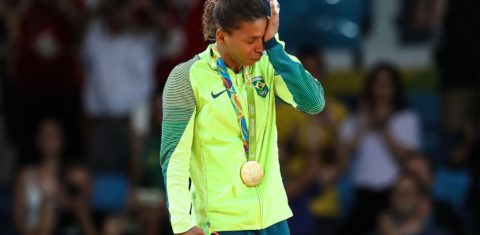 Rafaela Silva, medalha de ouro no judô, veio da Cidade de Deus, que tem um dos índices de progresso social mais baixos da cidade. Foto de Vanderlei Almeida/AFP