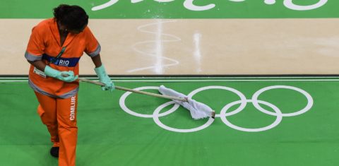 Ironicamente, as Olimpíadas são vítima de seu próprio sucesso. Sua popularidade resultou num grave caso de gigantismo