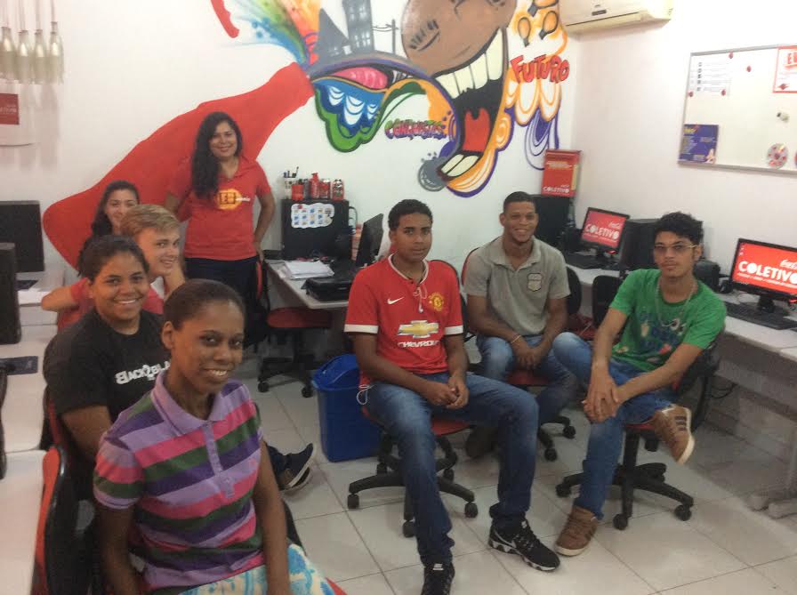 Turma do Coletivo Coca-Cola da ONG Tatiane Lima
