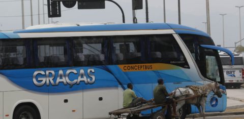A ideia de privilegiar a circulação do transporte público está presente também no sistema dos BRTs