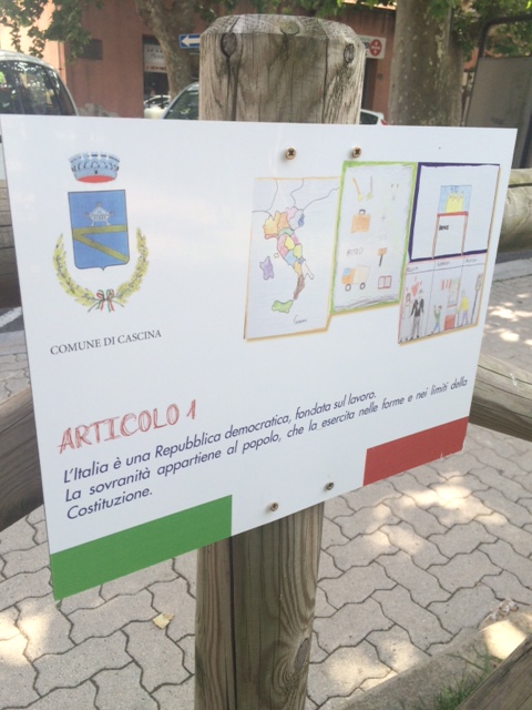 No parque em Cascina, cartazes com lição de cidadania