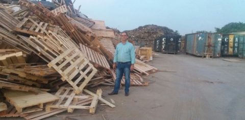 Pioneiro da reciclagem de madeira no Rio, Edilson é um entusiasta do uso de restos de madeira em caldeiras de indústrias