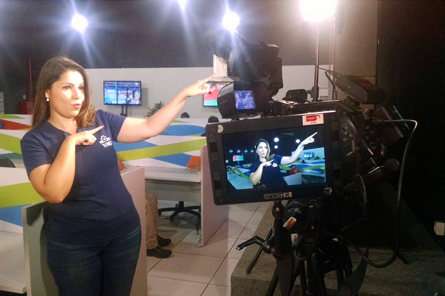 Clarissa repete o clássico gesto de Usain Bolt, recordista dos 100 e dos 200 metros no atletismo. Foto de Carla Zacconi