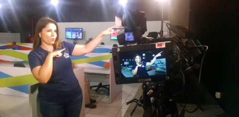 Clarissa repete o clássico gesto de Usain Bolt, recordista dos 100 e dos 200 metros no atletismo. Foto de Carla Zacconi